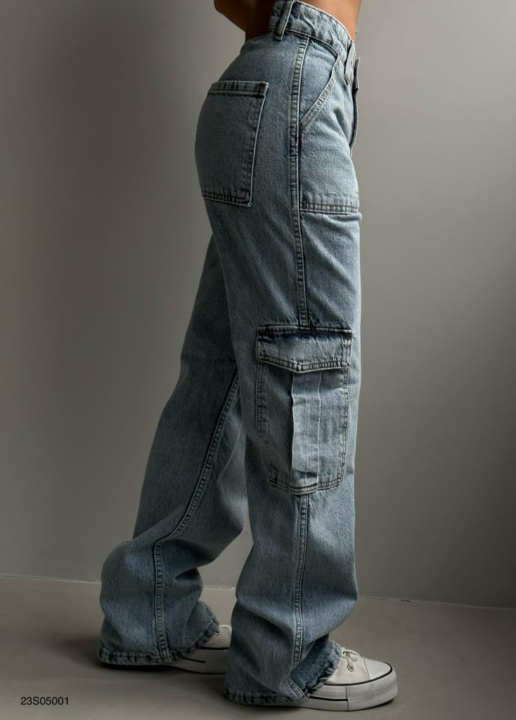 Felda | Low Rise Straight Fit Cargo Jeans with Pockets