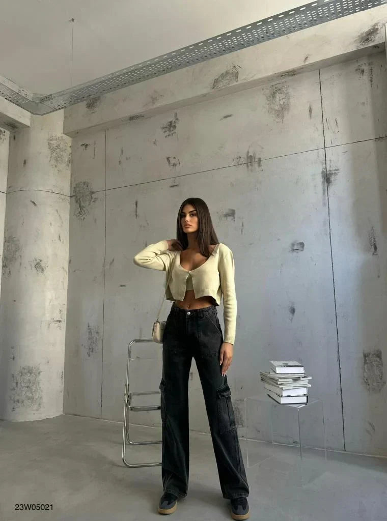 Felda | Low Rise Straight Fit Cargo Jeans with Pockets
